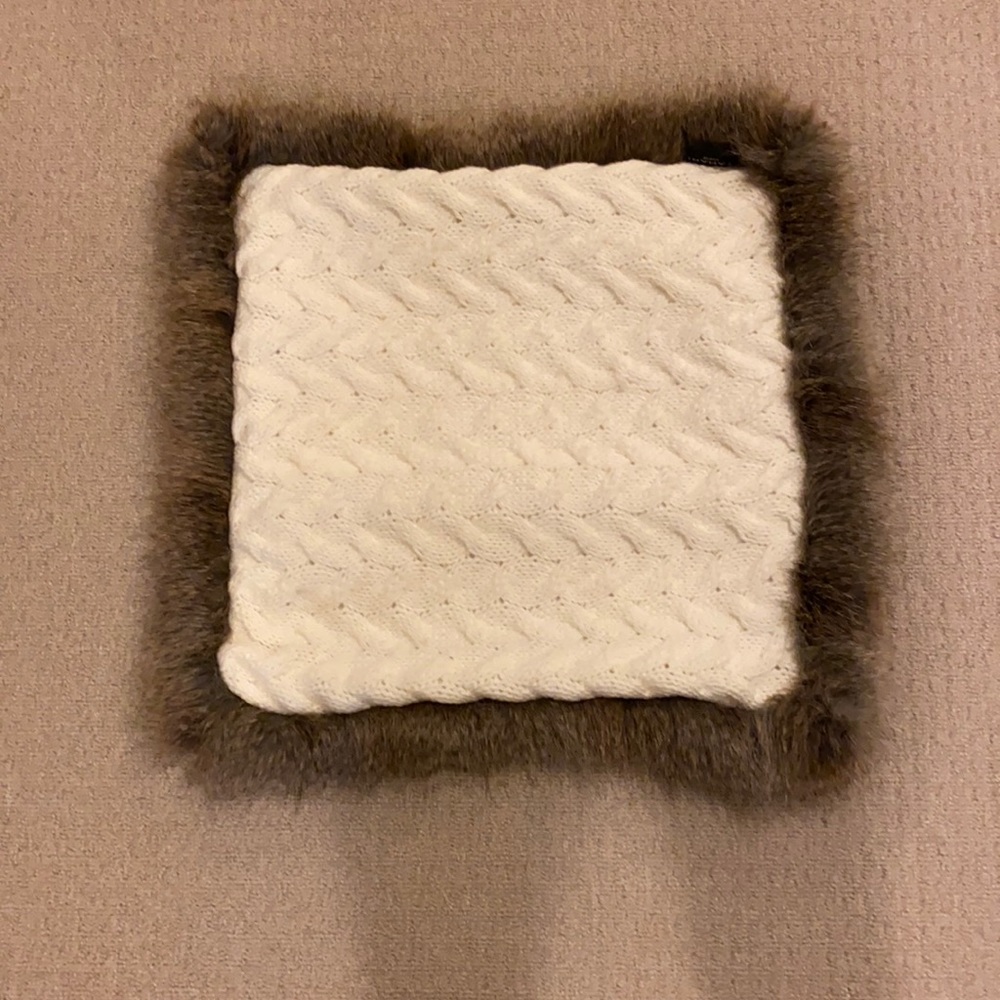 Knitted/faux fur pillow case